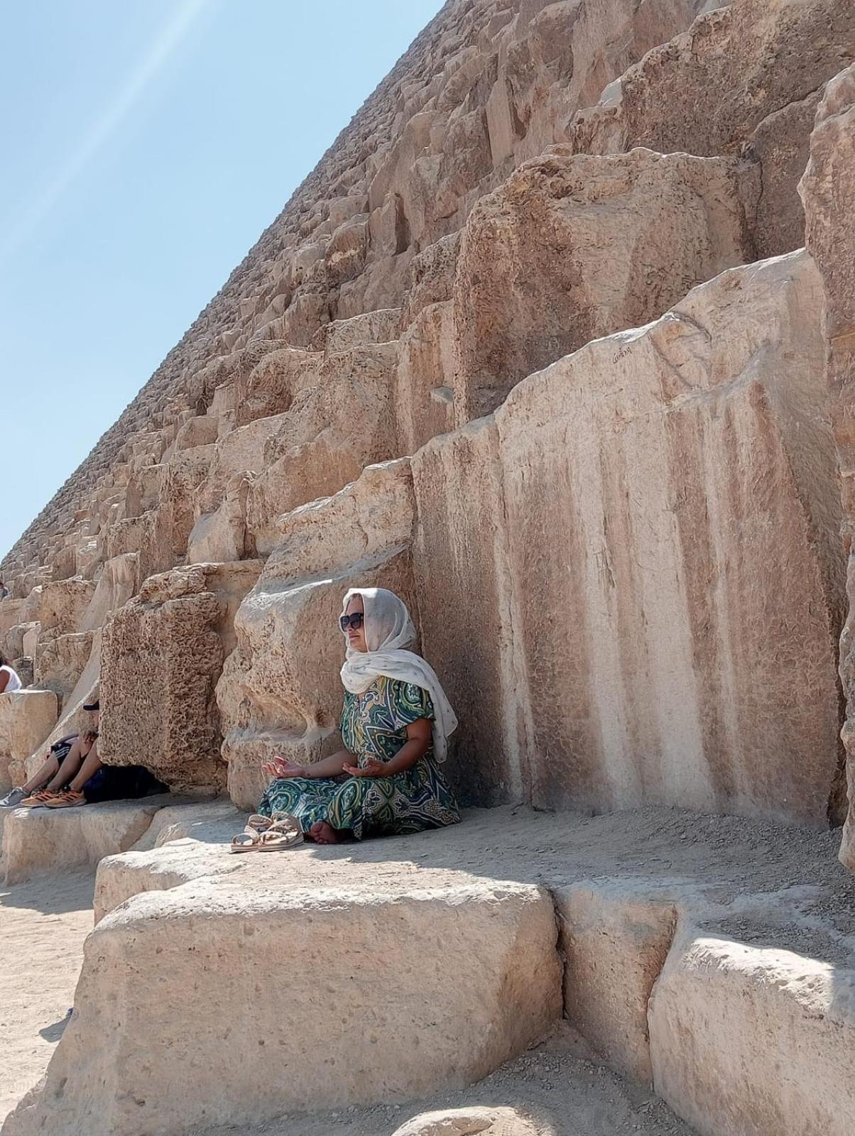 Momen Pyramids Inn Kafret el-Gabal Kültér fotó